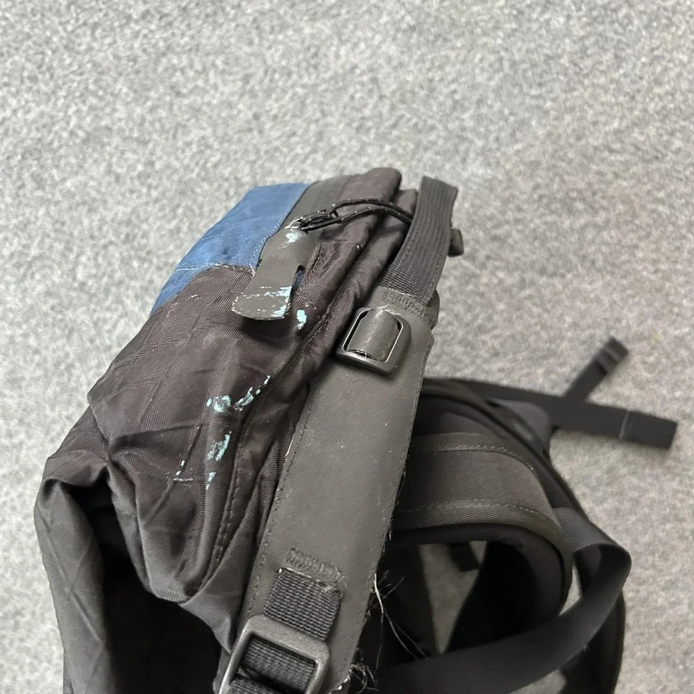 Arc'teryx Needle 35 Backpack 35L Black Blue One Size Hiking Nylon Canada Daypack